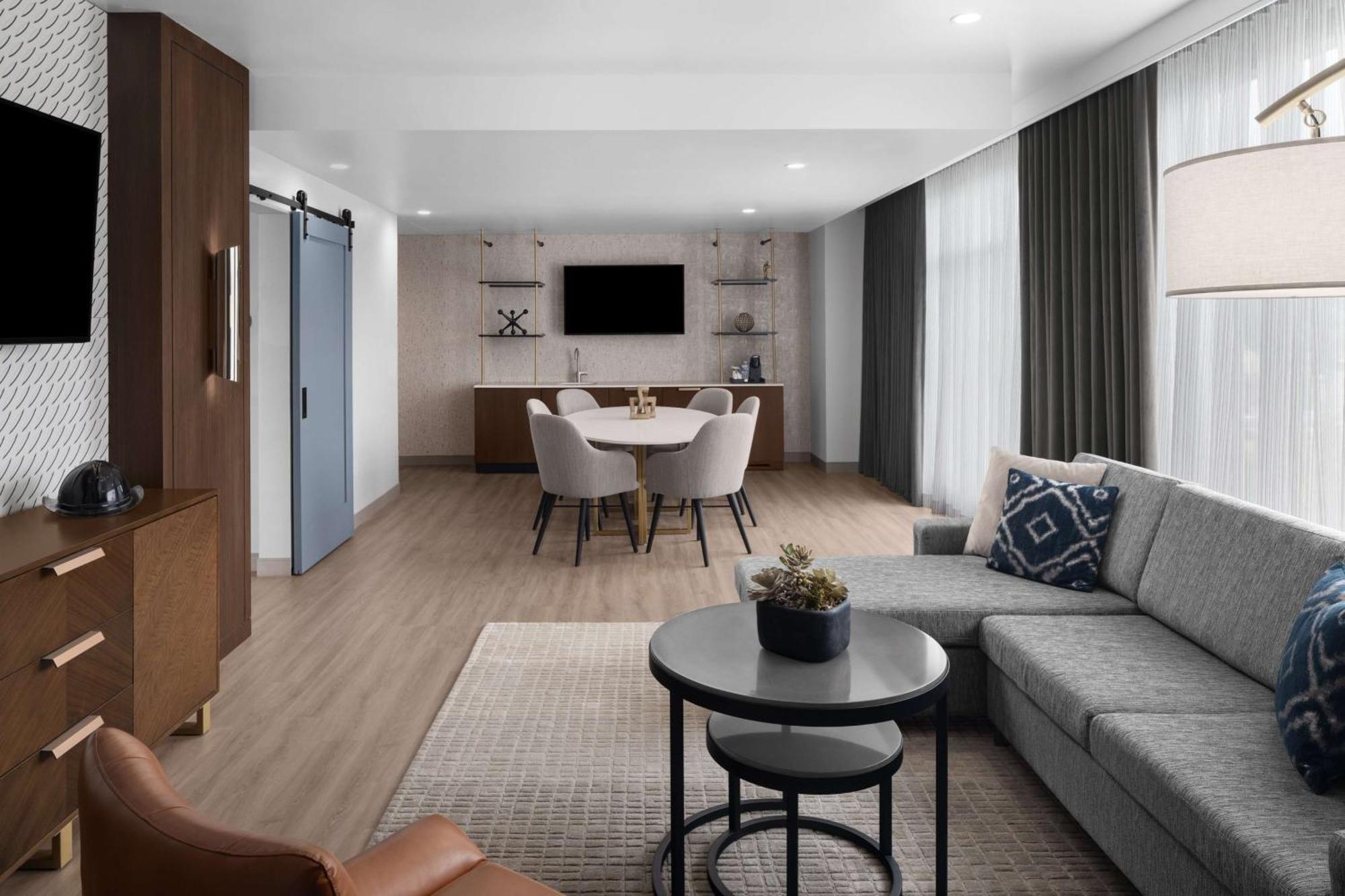 Hotel West & Main Conshohocken, Tapestry Collection Hilton エクステリア 写真