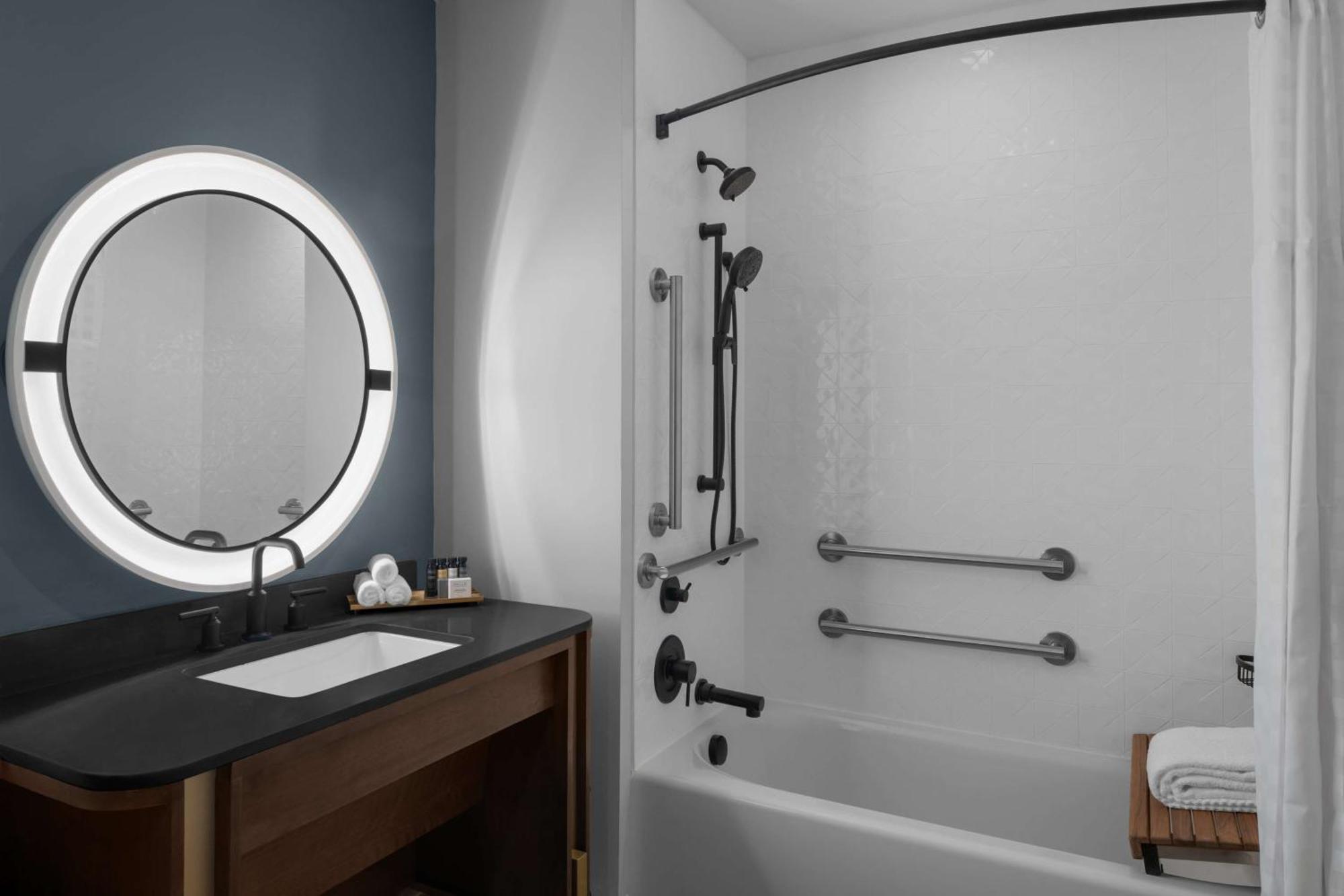 Hotel West & Main Conshohocken, Tapestry Collection Hilton エクステリア 写真